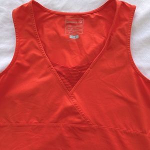 ❤️ Sporty / yoga opti-wick (dry-fit) top with SPF 50 in orange by Merrell